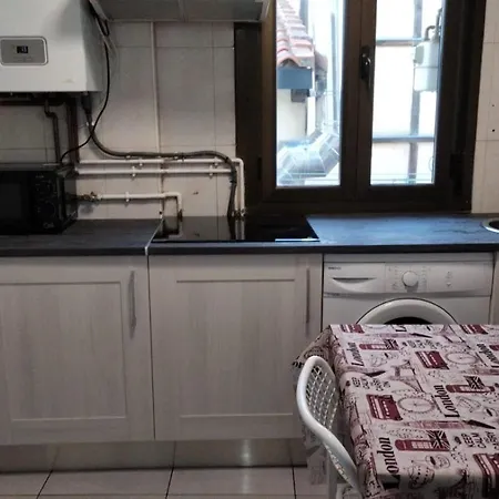 Vivienda Rosa Barrio Humedo Apartment *