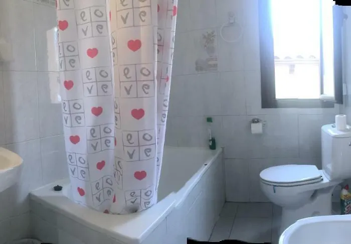 아파트 Vivienda Rosa Barrio Humedo *